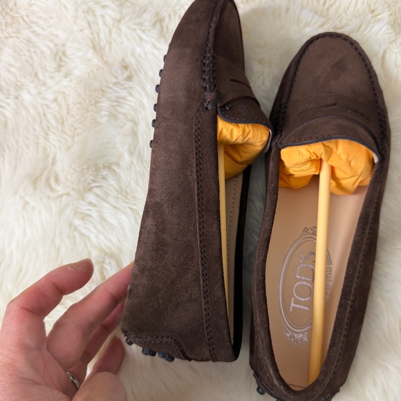 Tod's Shoes - Tod’s Gommino Loafers in Suede brown brand new size 35